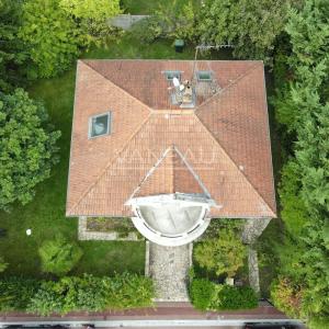 Sceaux (92330) - Villa de six pièces avec jardin fruitier -