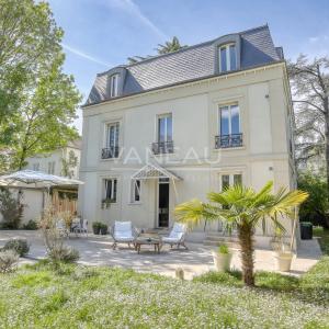 Montmorency – Élégante propriété Mansart d’exception, entièremen