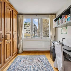 Paris XVe - Appartement trois pièces avec balcon - Parking inclu