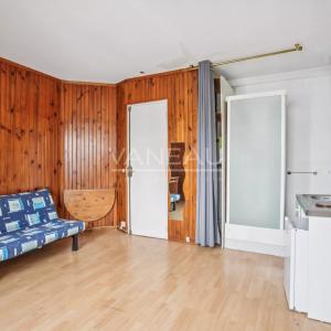 PARIS XVe - Adolphe Cherioux - Studio en dernier étage