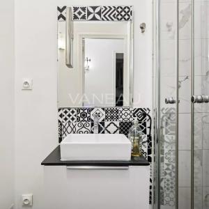 PARIS XVe - Volontaires : Appartement deux pièces au calme