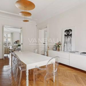 Paris VIIIe - A proximité du parc Monceau et de l’Etoile.