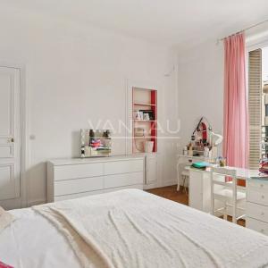 Paris VIIIe - A proximité du parc Monceau et de l’Etoile.