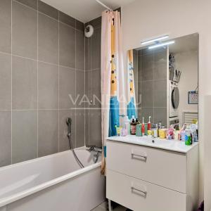 Courbevoie - Appartement 4 pièces avec jardin dans immeuble réce