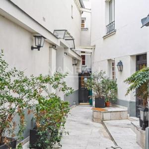 Paris XVe Breteuil -  Studio de charme dans une ravissante copro