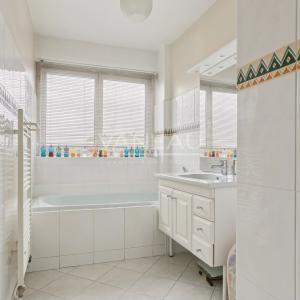 PARIS XVI - Auteuil Sud - Appartement familial avec balcon large