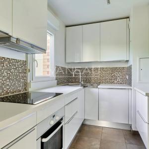 Courbevoie - Quartier des Affaires - Appartement familial avec parking