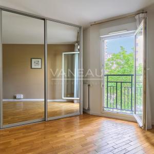 Courbevoie - Quartier des Affaires - Appartement familial avec parking