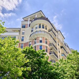 Courbevoie - Quartier des Affaires - Appartement familial avec parking