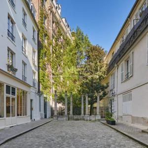 Paris VIIe - Carré des Antiquaires