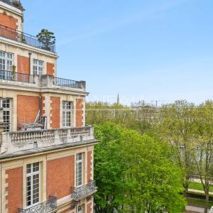Paris VII - Quai d'Orsay - Etage élevé avec terrasse