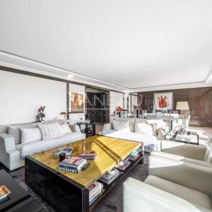 Paris XVIe - Henri Martin - Terrasse vue Tour Eiffel