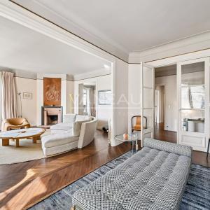 Paris VII – Élégant appartement de réception avec balcons – 171,05 m²