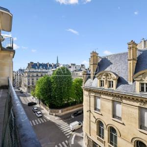 Paris VII – Élégant appartement de réception avec balcons – 175 