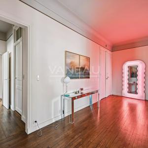 Paris VII – Élégant appartement de réception avec balcons – 171,05 m²