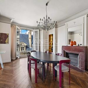 Paris VII – Élégant appartement de réception avec balcons – 171,05 m²