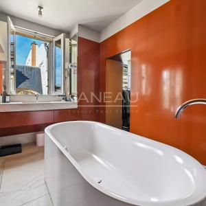 Paris VII – Élégant appartement de réception avec balcons – 175 