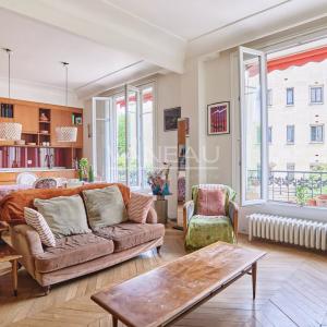 Exclusivité - Neuilly sur Seine- Saint James - Charme de l'Ancien et Vue Dégagée