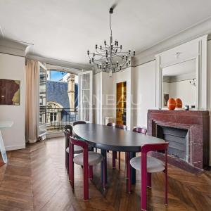 Paris VII – Élégant appartement de réception avec balcons – 175 