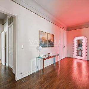 Paris VII – Élégant appartement de réception avec balcons – 175 