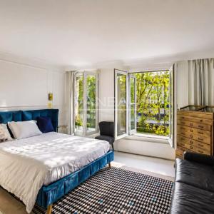 PARIS 1er – VUE DÉGAGÉE SUR LA SEINE – À 10 MINUTES DU LOUVRE – 