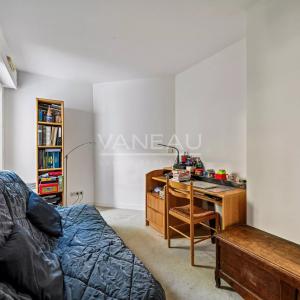 PARIS XVe - Commerce : Appartement familial avec balcon au calme