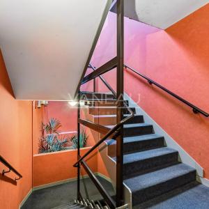 PARIS XVe - Commerce : Appartement familial avec balcon au calme