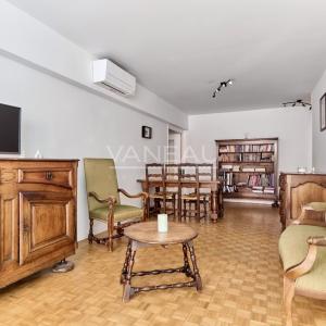 PARIS XVe - Volontaires : Appartement familial avec balcon