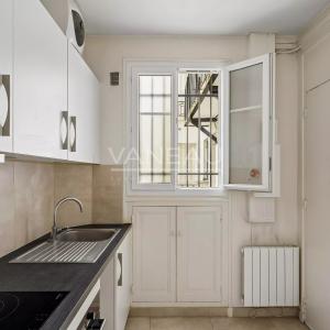 Paris XVIe -  Auteuil sud - Bel ancien - Trois chambres.