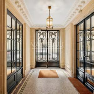 Paris XVIe -  Auteuil sud - Bel ancien - Trois chambres.