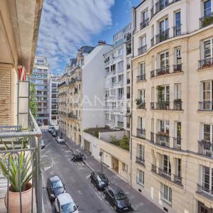 Paris XVIe - Jasmin - René Bazin - Appartement trois chambres, lumineux avec Balcon.
