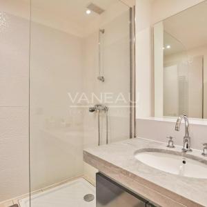 Paris XVIe - Henri Martin - Quatre pièces en étage.