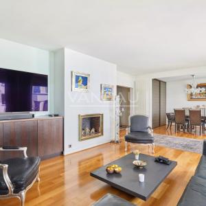 Paris XVIe - Henri Martin - Quatre pièces en étage.