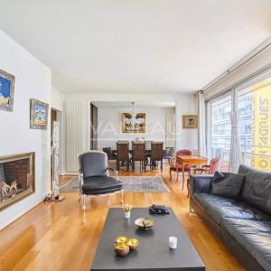 Paris XVIe - Henri Martin - Quatre pièces en étage.