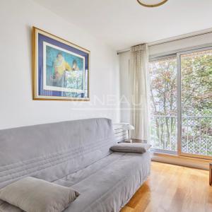 Paris XVIe - Henri Martin - Quatre pièces en étage.