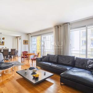 Paris XVIe - Henri Martin - Quatre pièces en étage.