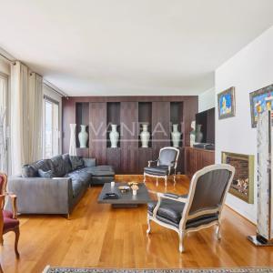 Paris XVIe - Henri Martin - Quatre pièces en étage.