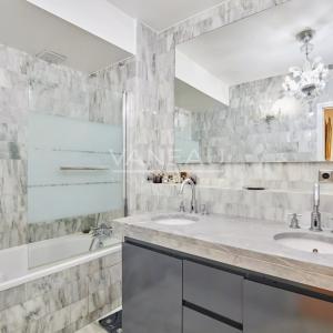 Paris XVIe - Henri Martin - Quatre pièces en étage.