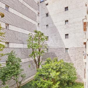 Paris XVIe - Henri Martin - Quatre pièces en étage.