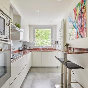 Paris XVIe - Henri Martin - Quatre pièces en étage.