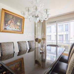 Paris XVIe - Henri Martin - Quatre pièces en étage.