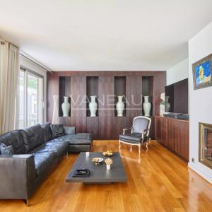 Paris XVIe - Henri Martin - Quatre pièces en étage.