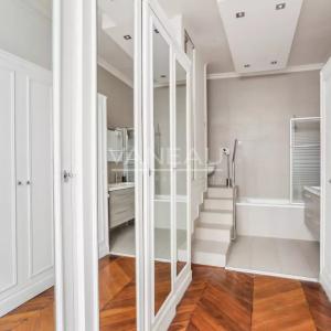 Paris VIIe - Rue de Bourgogne - Appartement familial et d'except