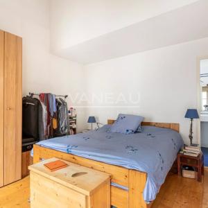 Paris XVIIIe - Maison de ville familiale avec cour arborée à l'a