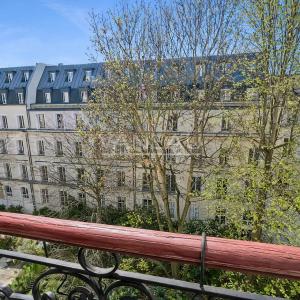 Paris IXe - Europe/ rue de Milan - 6 pièces, 4 chambres - Standi