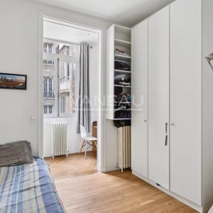 Paris IXe - rue de Liège - 6 pièces, 4 chambres - Standing