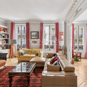 Paris IXe - rue de Liège - 6 pièces, 4 chambres - Standing