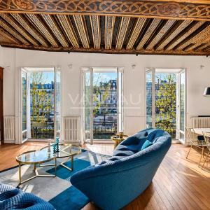 PARIS 1er – VUE DÉGAGÉE SUR LA SEINE – À 10 MINUTES DU LOUVRE – 