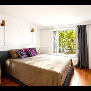 PARIS 1er – VUE DÉGAGÉE SUR LA SEINE – À 10 MINUTES DU LOUVRE – 