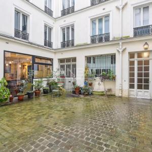 Paris Xe - Rue Beaurepaire - Beau 3 pièces classique en parfait 